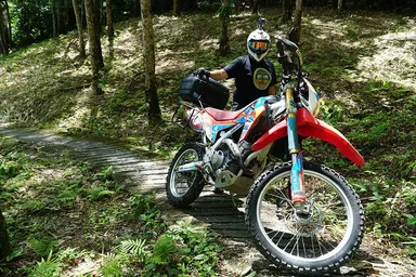 Randonnée enduro à Kamala